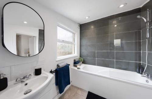 Gillingham Casa | 3Bd House-Long Stays Welcome