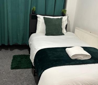 Oadby Casa | 3bd in leicester near M1 - city - contractors