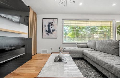Northwest Calgary Apartamento | 3bd Luxury Home, Steps to Calgary DT, River, Hospital