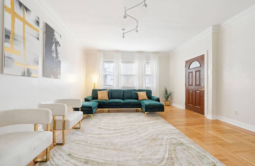 Southeast Yonkers Casa | 3BD Luxury Retreat near NYC + Easy Parking