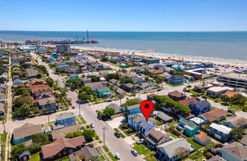 Galveston Casa | 3BD Retreat - Firepit & Games - Near Beach