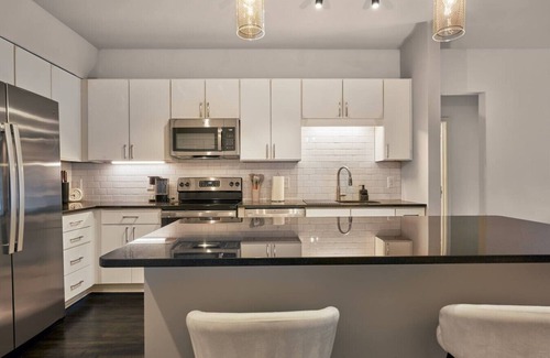 Clayton Apartamento | 3BD Sanctuary Stone`s Throw from DT Clayton