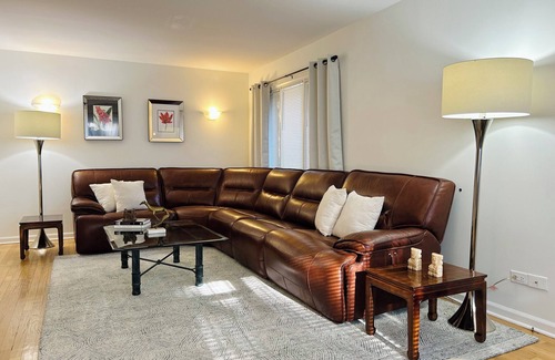 Lake Forest Casa | 3BD Townhome Downtown Lake Forest
