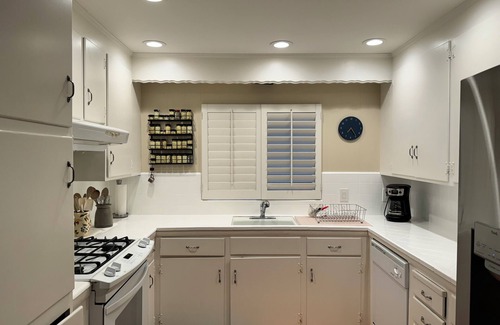 Ladera Casa | 3BDR, 2BA, near Stanford, overlooking a horse farm in beautiful Portola Valley.