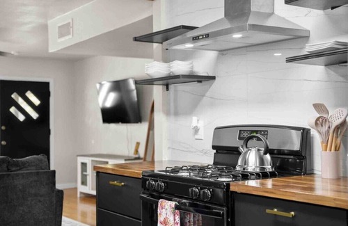 Bay Area Casa | 3BDR+Central+PetsOK+Yard+BBQ+LamarPark