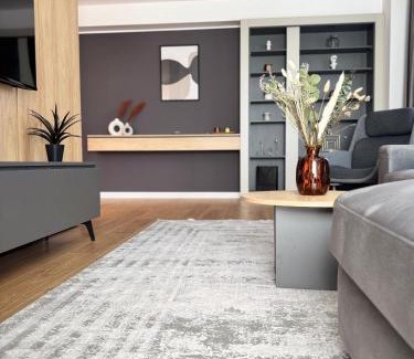 Ramnicu Valcea Apartamento | 3BDR Luxury Apartment on Dem Radulescu Blvd