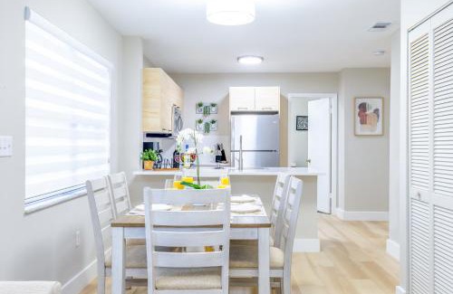 Flagami Casa | 3BDR Modern -Top Location Terrace- 6 Min Airport