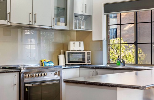 East Perth Apartamento | 3bdr Sauna Pool Gym Parking