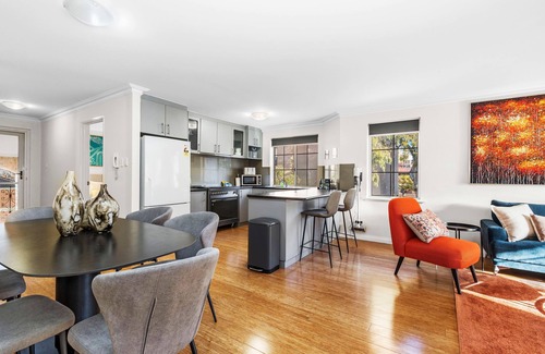 East Perth Apartamento | 3bdr Sauna Pool Gym Parking