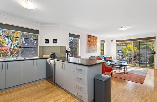 East Perth Apartamento | 3bdr Sauna Pool Gym Parking