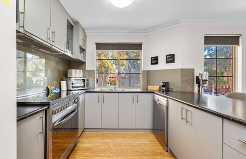 East Perth Apartamento | 3bdr Sauna Pool Gym Parking