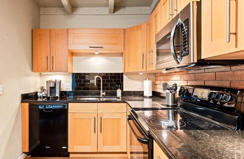 Hancock Casa | 3bdrm 10 mins Downtown, Next to UT, Outdoor Dining & Grill