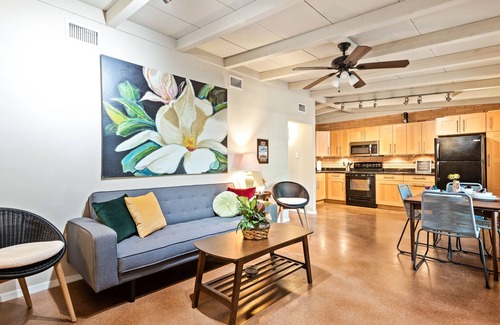 Hancock Casa | 3bdrm 10 mins Downtown, Next to UT, Outdoor Dining & Grill
