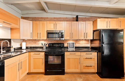 Hancock Casa | 3bdrm 10 mins Downtown, Next to UT, Outdoor Dining & Grill