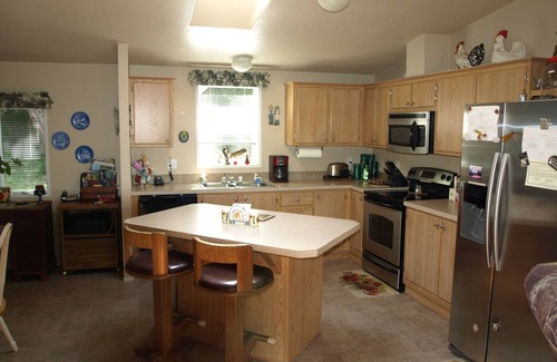 Gasquet Casa | 3bdrm / 2ba Aislado y conveniente, 1 acre de patio cercado, 15 min. a Redwood Forest