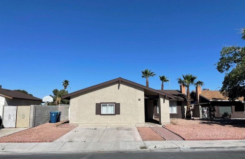 Chinatown Casa | 3BDRM/ 3 baths w/Pool 10 mins from strip.Perfect for seasonally / professionals