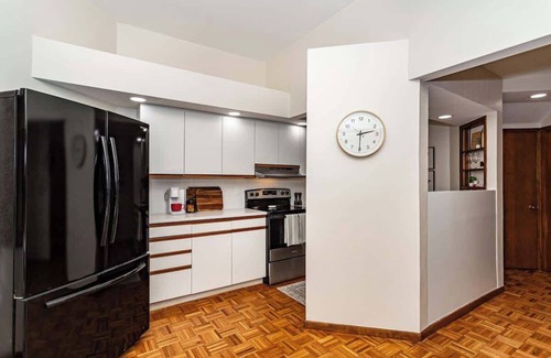 Ames Casa | 3bed/1.5bath Modern Retreat w/ Hot Tub