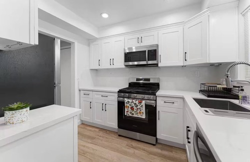Monrovia Casa | 3Bed 2Ba l DTLA l Hollywood l Disneyland l Free Parking