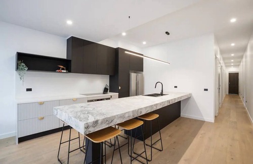 Coburg Casa | 3Bed/2Bath Entire House - The Charmer