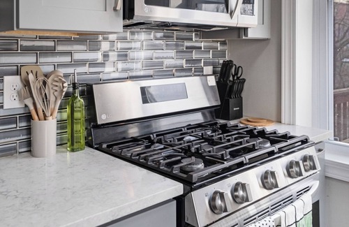 Pittsburgh Apartamento | 3Bed 2Bath Family Home W/Hot Tub & Huge backyard
