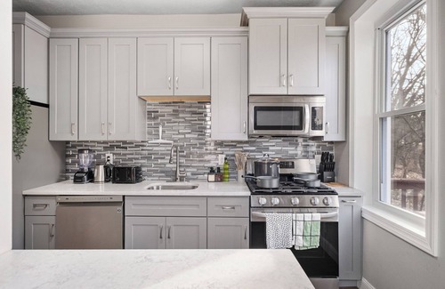 Pittsburgh Apartamento | 3Bed 2Bath Family Home W/Hot Tub & Huge backyard