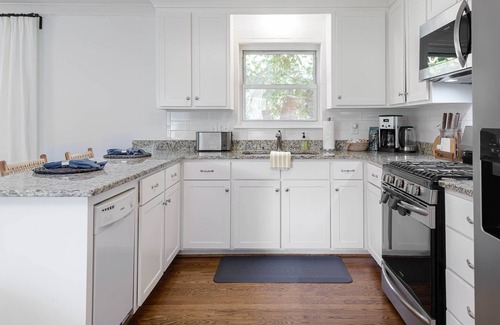Cornelius Casa | 3Bed/2Bath home with new interior design, & backyard Oasis. Minutes to the lake!