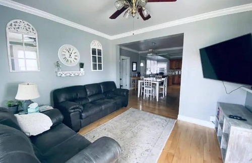 Dubuque Casa | 3bed 2bath nestled in cozy Grandview neighborhood (pet friendly!)