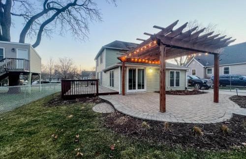 Cedar Falls Casa | 3Bed 2Bath Outdoor Oasis, Fenced Yard, HOT TUB!