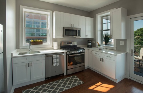 Wrigleyville Casa | 3Bed/2Bath Wrigley home w/view & party deck 443 ft from Wrigley Field - 3rd Fl