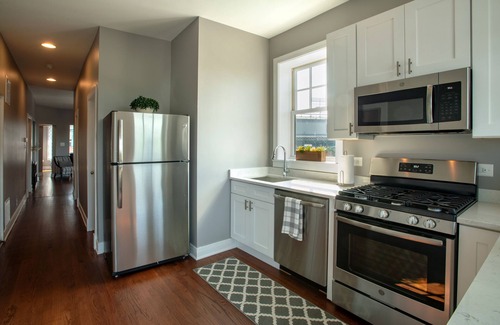 Wrigleyville Casa | 3Bed/2Bath Wrigley home w/view & party deck 443 ft from Wrigley Field - 3rd Fl