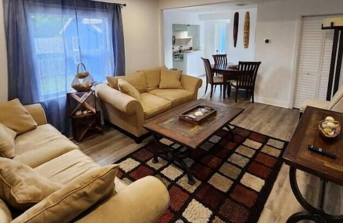 Central Oakland Park Casa | ◈ 3Bed/3Bath ◈ Heated Pool ◈ <10 Mins from Beach