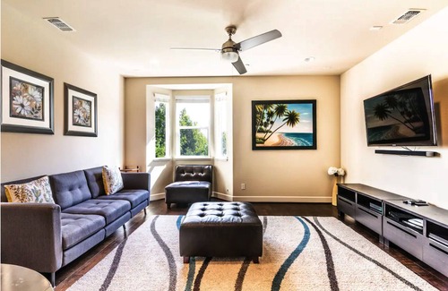 Dublin Casa | 3bed/bath luxury Town Home with garage & pool