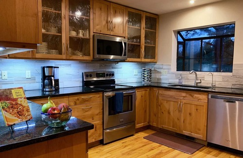 Kachina Village Cabina | Luxury Custom Nakai Chalet, AC, Jacuzzi Sale EV charger