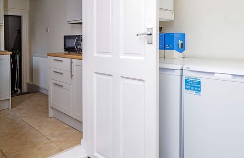 Barrow-in-Furness Casa | 3bed Holiday Home.Barrow in Furness. 5mins walk to most amenities