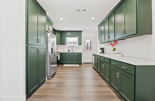 Oak Cliff Casa | 3Bed Home near Dtown Dallas with King Bed&Queen Beds+Free Parking+Fun Backyard