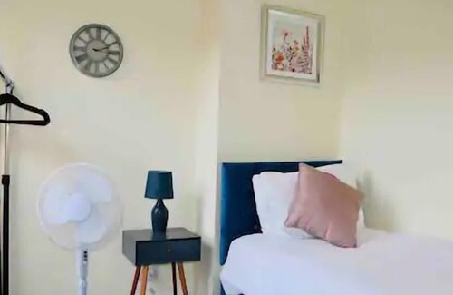 Wolverton Casa | 3Bed House Free Parking and Garden* Perfect For Family Relocation or Contractor