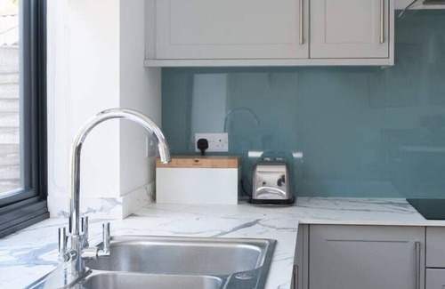 Cambridge Casa | 3Bed House w/ Charming Courtyard Garden & Parking