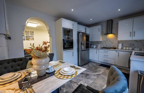 Heath Casa | 3bed rooms luxury home all rooms with Tv , sky America fridge ,