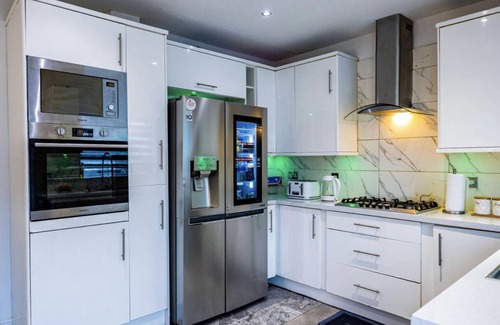 Heath Casa | 3bed rooms luxury home all rooms with Tv , sky America fridge ,