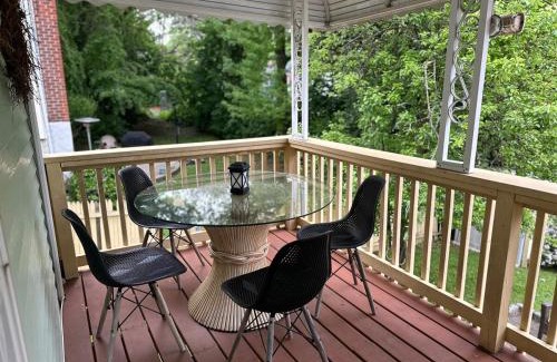 Southeast Yonkers Apartamento | 3bedroom APT with balcony & free street parking