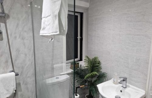 Broadheath Casa | 3Bedroom-Sleeps5-WiFi-SingleCarParking