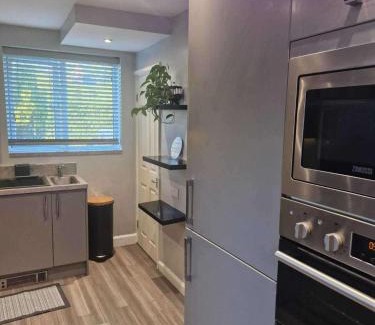 Broadheath Casa | 3Bedroom-Sleeps5-WiFi-SingleCarParking