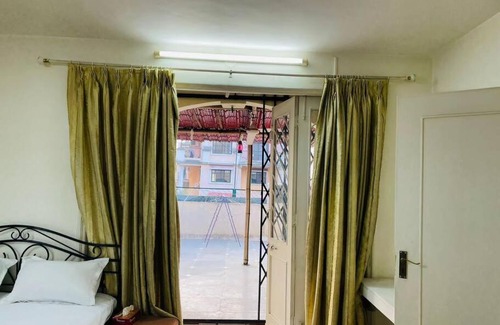 Koregaon Park Apartamento | 3BHK AC Flat in Prime Location of Koregaon Park