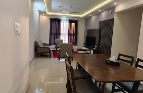 Agara Apartamento | 3BHK- View of Pool, Lake, Sunset With Maid on 6th floor only for Families