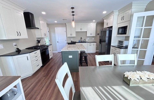 Schenectady Casa | 3Br, 1.5Ba Full Kitchen Central AC, Heat BBQ Firepit Spacious Equiped Generator+