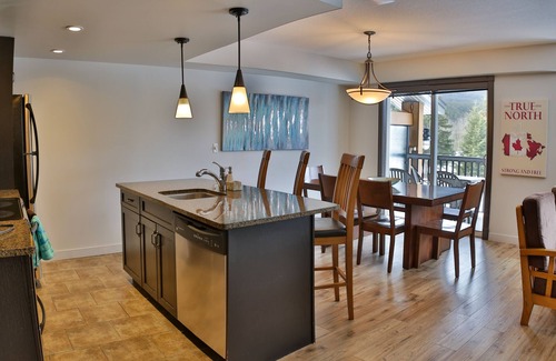 Dead Man's Flats Complejo | 3BR, 1250SQFT, NATURE, HOT TUB, KING BEDS, PETS OK