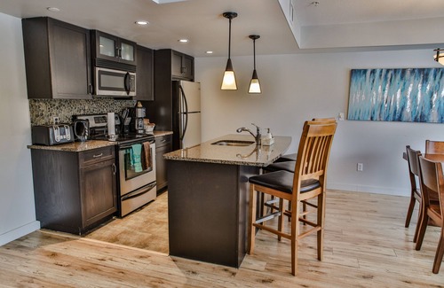Dead Man's Flats Complejo | 3BR, 1250SQFT, NATURE, HOT TUB, KING BEDS, PETS OK