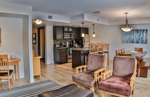Dead Man's Flats Complejo | 3BR, 1250SQFT, NATURE, HOT TUB, KING BEDS, PETS OK