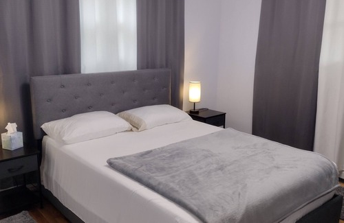 Haysi Cabina | 3BR/1BA Guest Suite - Private Entrance, Deck, Bedrooms, and Exclusive Bathroom