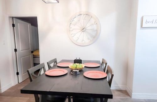 South Central Houston Casa | 3BR 1King 2Full 1Queen 1 Sofa Queen Beds DwnTwn Med Center